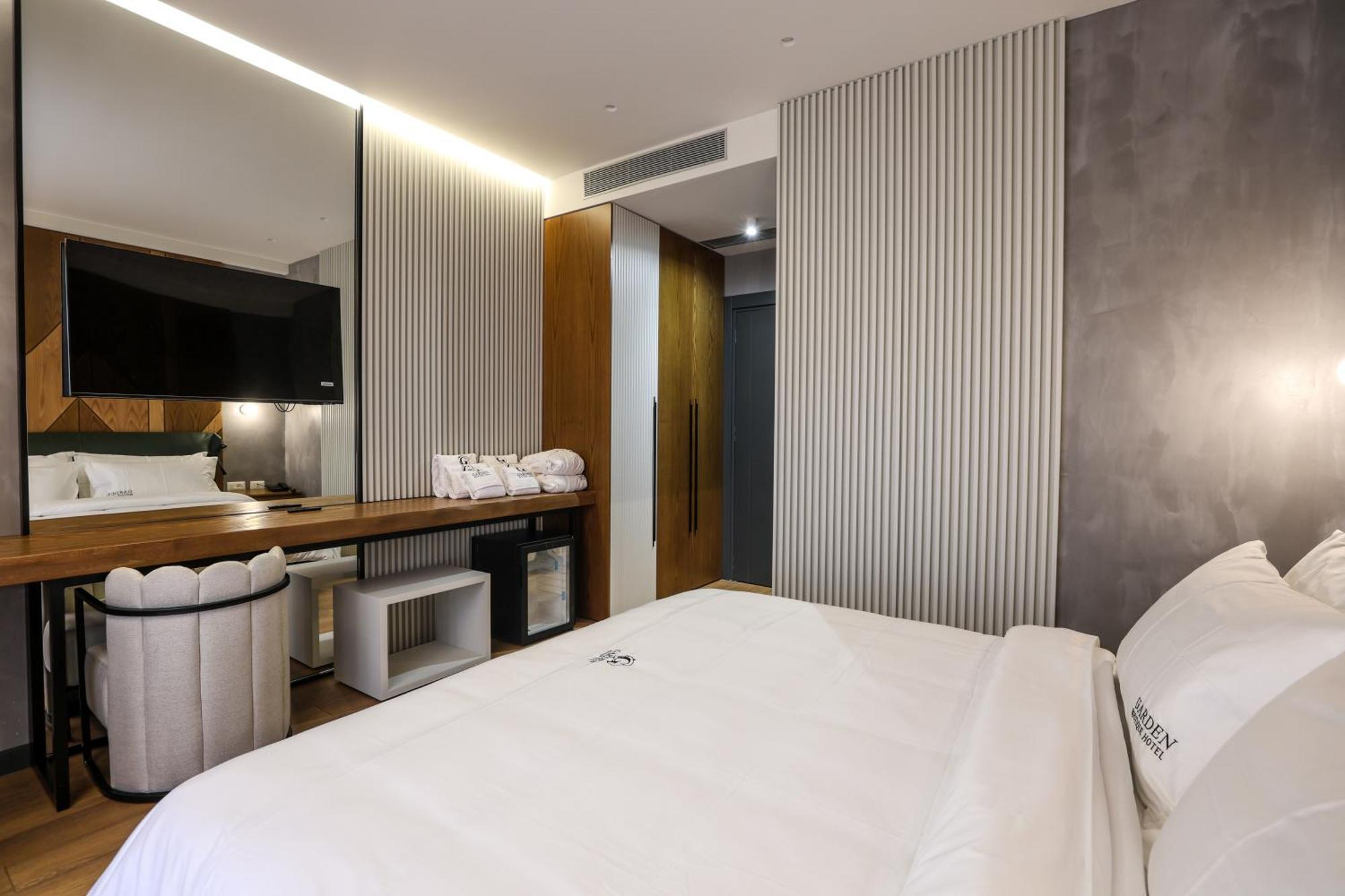 Garden Boutique Hotel Tirana Zewnętrze zdjęcie