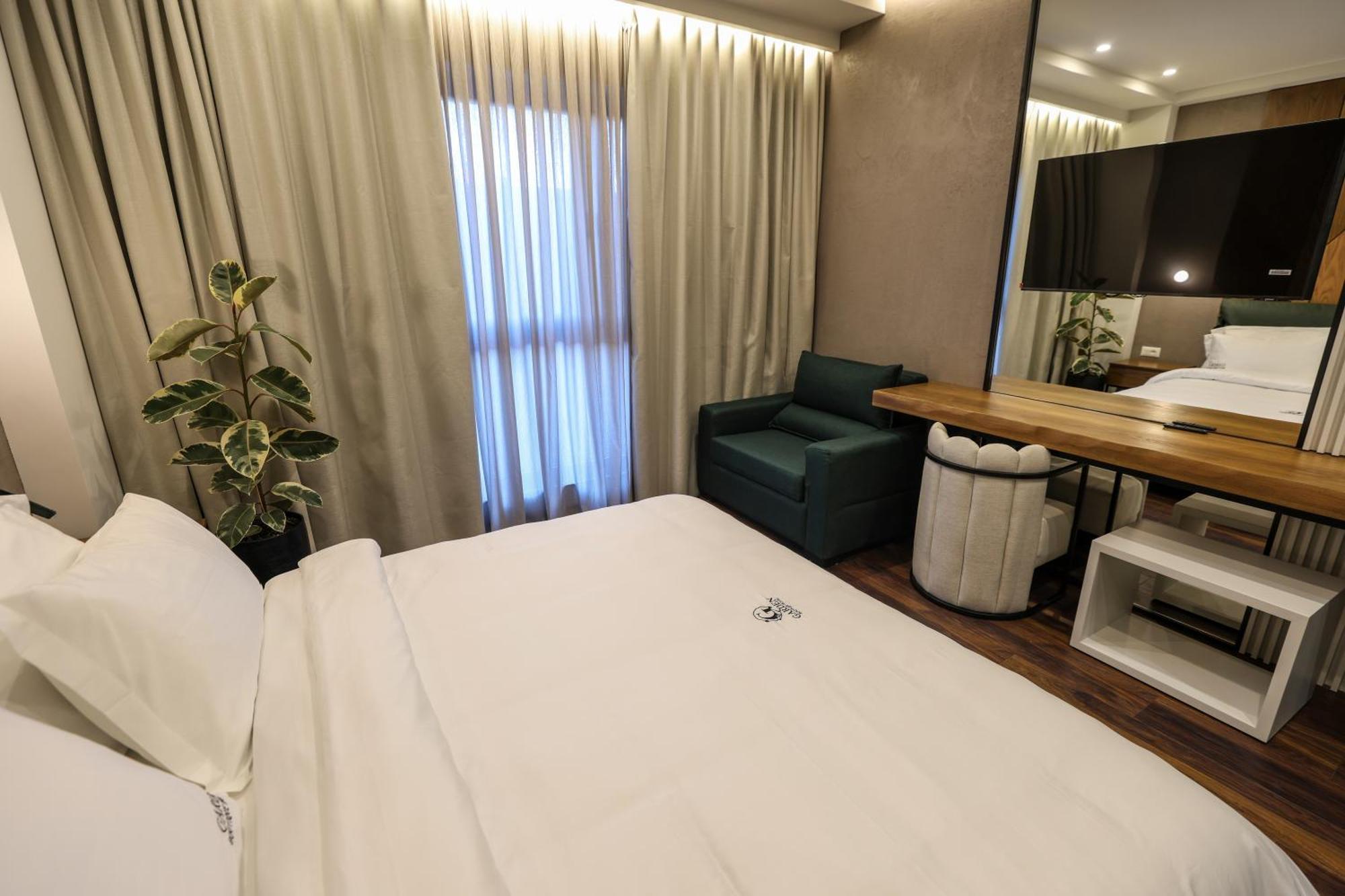 Garden Boutique Hotel Tirana Zewnętrze zdjęcie