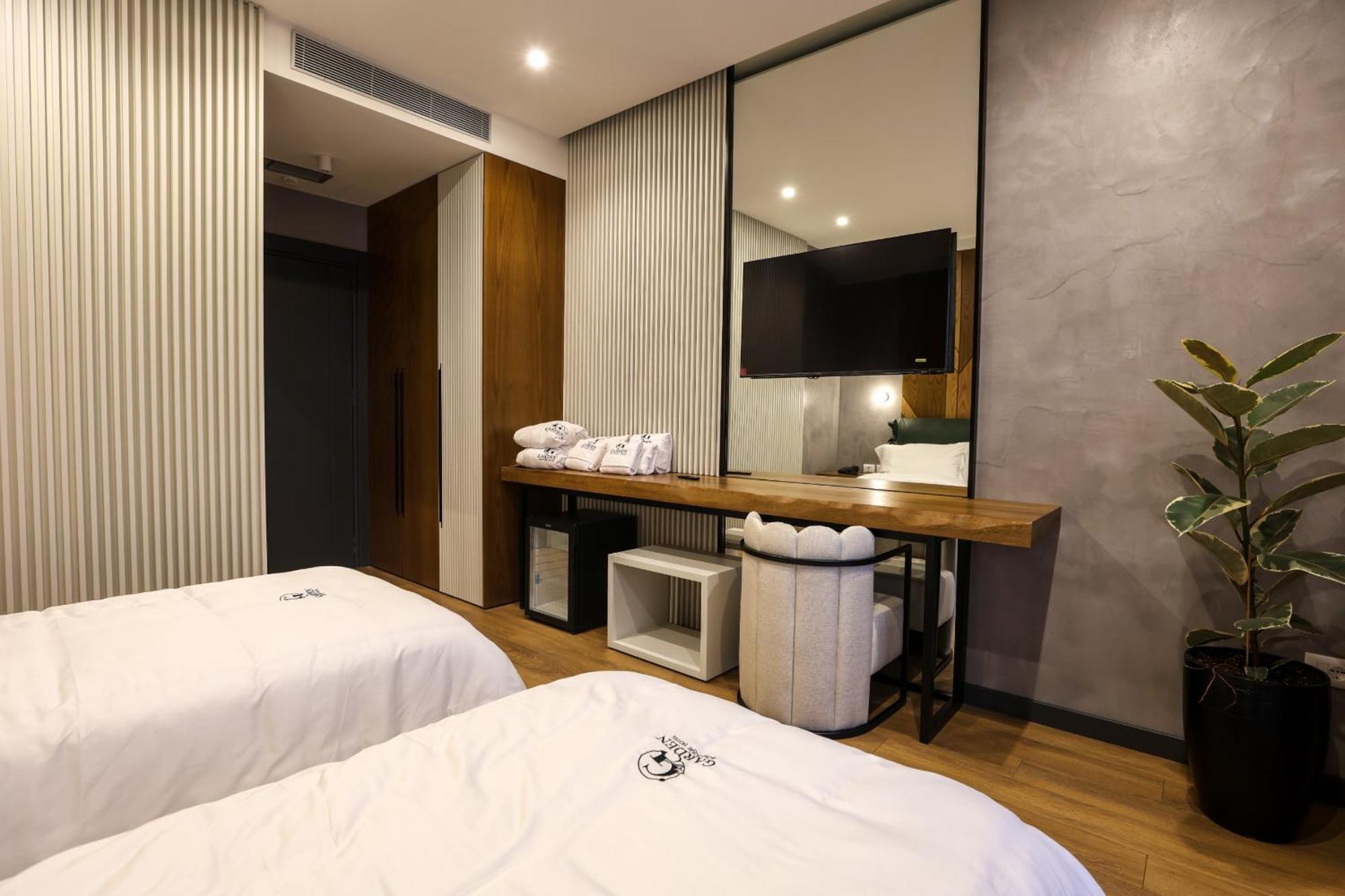 Garden Boutique Hotel Tirana Zewnętrze zdjęcie